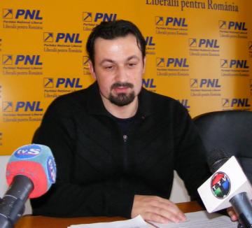 "Aghiotantul" senatorului Cornel Popa, Cristian Bodea: Parlamentarii PDL Bihor huzuresc